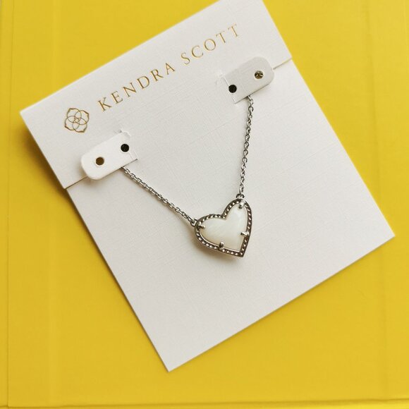 Kendra Scott Ari Heart Silver Ivory Mother-Of-Pearl Necklace New - Picture 3 of 3
